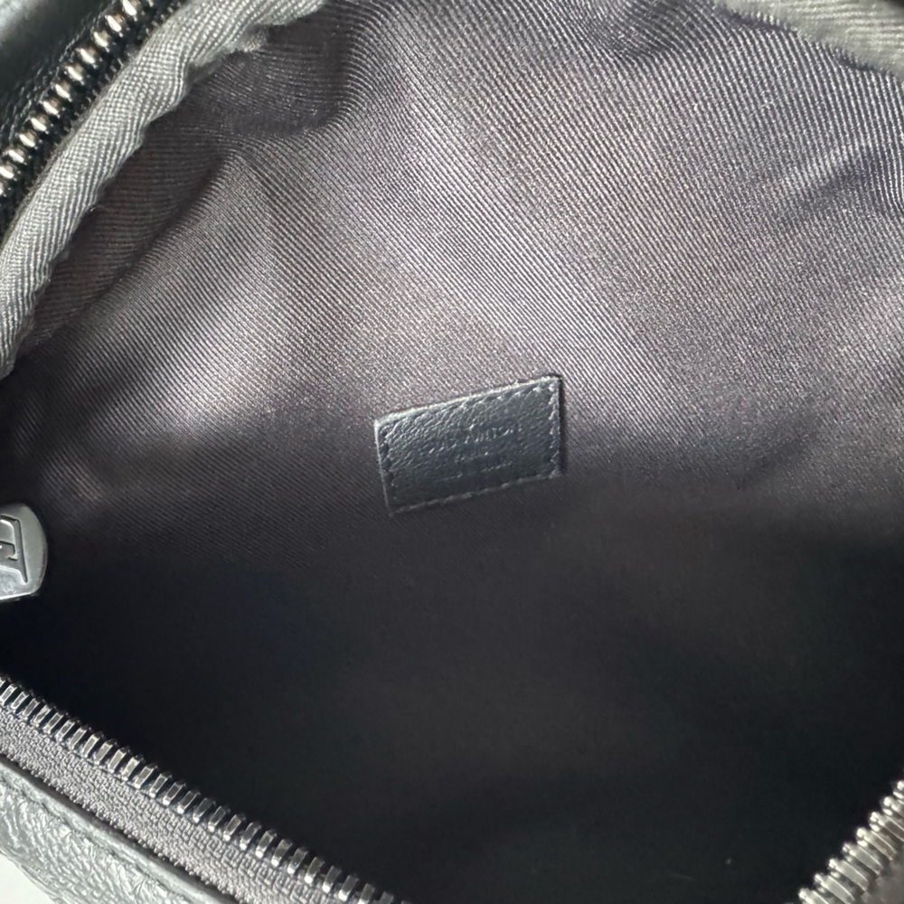 Louis Vuitton Black Monogram Discovery Belt Bag - Picture 6 of 10